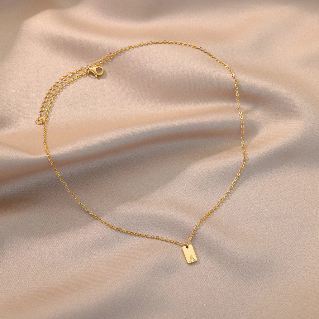 Colar Feminino Pingente Inicial Banhado em Ouro 18K
