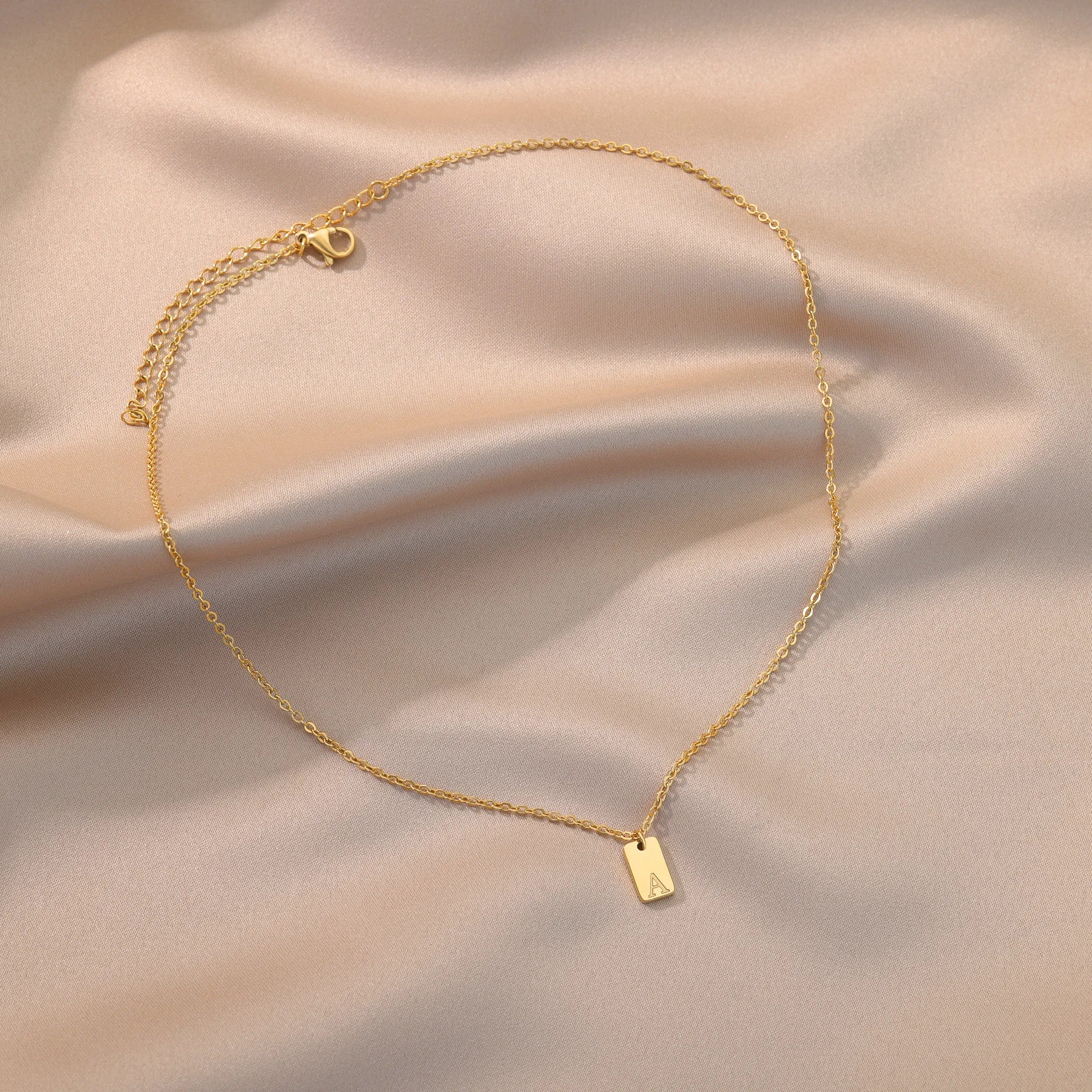 Colar Feminino Pingente Inicial Banhado em Ouro 18K