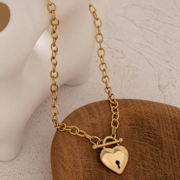 Colar Feminino Coração Fechadura Banhado em Ouro 18K