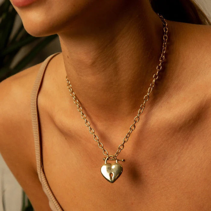 Colar Feminino Coração Fechadura Banhado em Ouro 18K