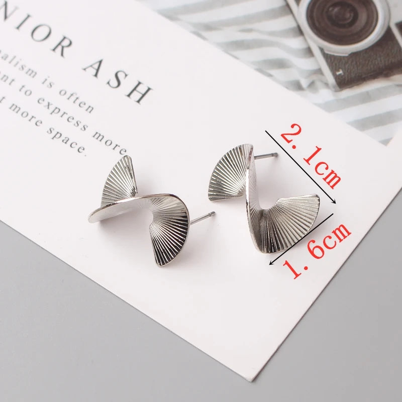 Brincos Fashion em Forma de S