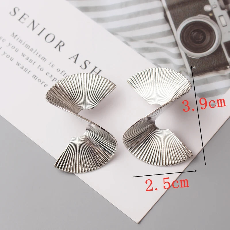 Brincos Fashion em Forma de S