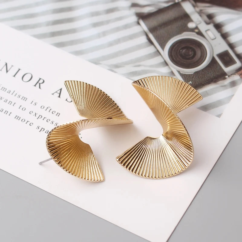 Brincos Fashion em Forma de S