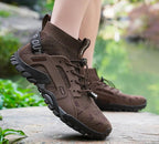 Bota Outdoor TitanTrail™ 2026 – Caminhada, Pesca e Aventura