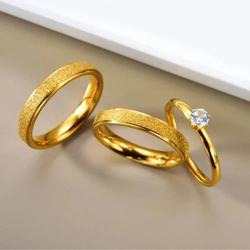 Par de Aliança De Namoro Noivado e Casamento Jateada 4mm + Anel Solitário