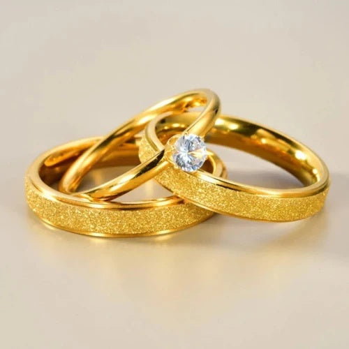 Par de Aliança De Namoro Noivado e Casamento Jateada 4mm + Anel Solitário